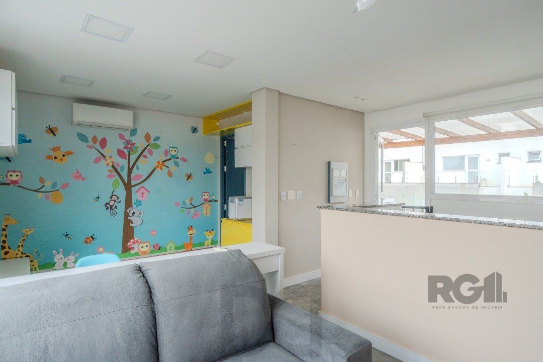 Casa impecável e mobiliada, com 3 niveis, possui 3 dormitórios sendo 1 suíte, 4 banheiros. — foto 32