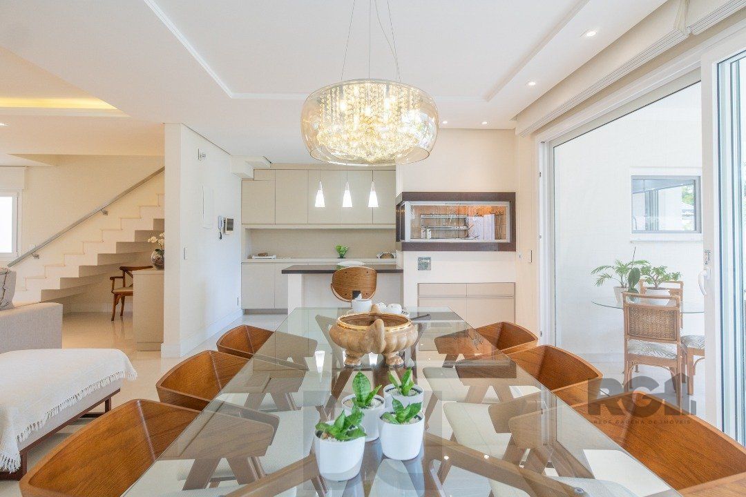 Casa semimobiliada e possui 3 suítes (sendo 1 delas master com closet e hidro) — foto 8
