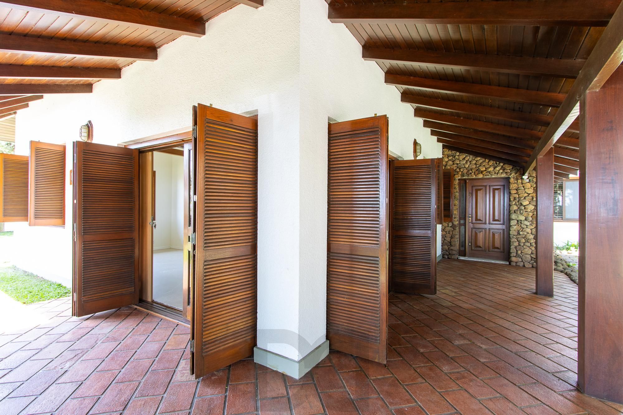 Casa com 2 dormitórios 3 banheiros. lareira e churrasqueira, e com arquitetura moderna. — foto 12
