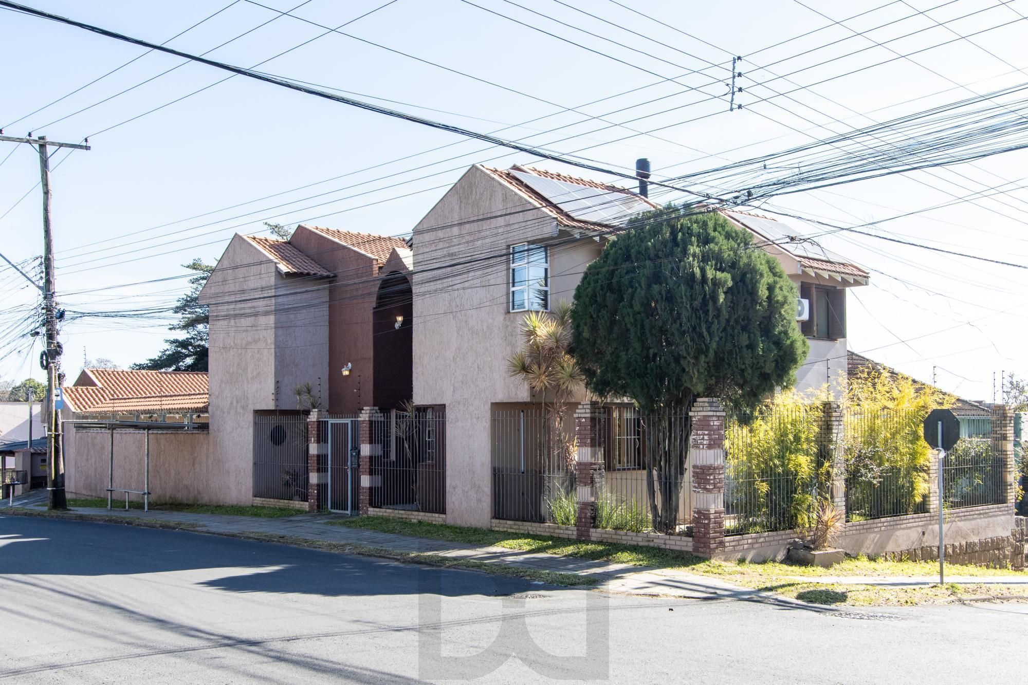 Casa para Venda - 255.68m², 4 dormitórios, sendo 1 suites, 2 vagas - Tristeza — foto 2