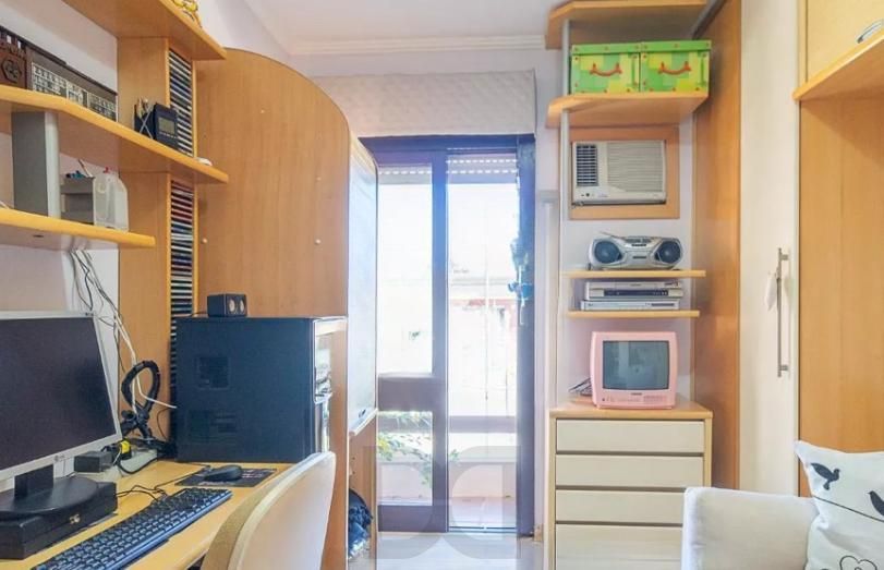 Linda casa com 3 dormitórios, sendo 1 Suíte, Sala Ampla no Condomínio de Ótima Localização — foto 28