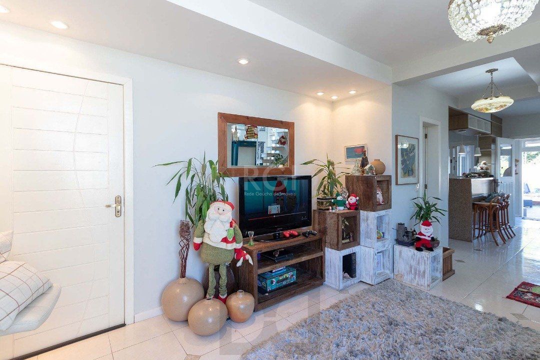 Casa para Venda com 4 dormitórios no bairro Hípica — foto 4
