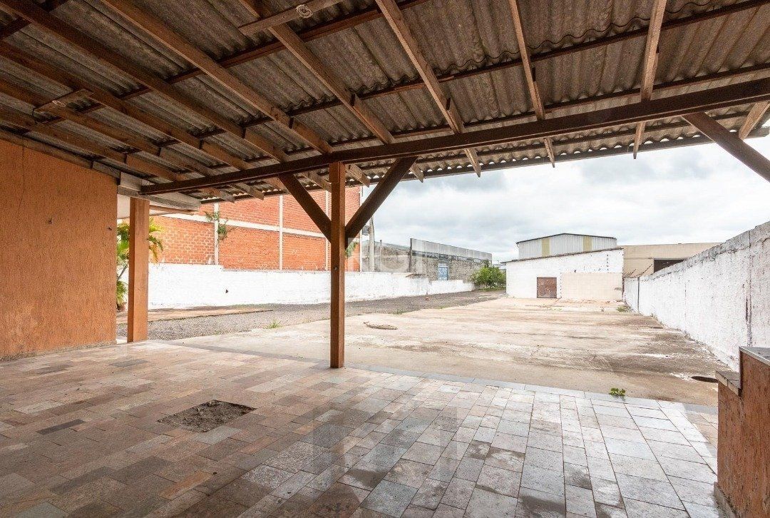 Pavilhão com área construída de cerca de 900m² — foto 37