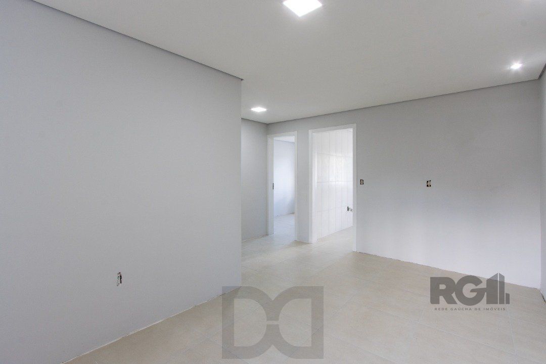 Casa no Bairro Hípica, 100% reformada, 2 dormitórios, 1 vaga de garagem. — foto 5