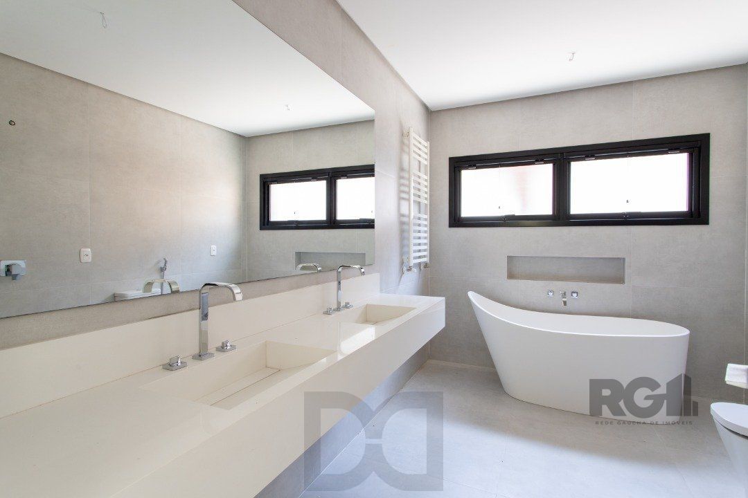 A Casa Le Mans, uma residência térrea de esquina com 389,48m2 de área coberta — foto 47