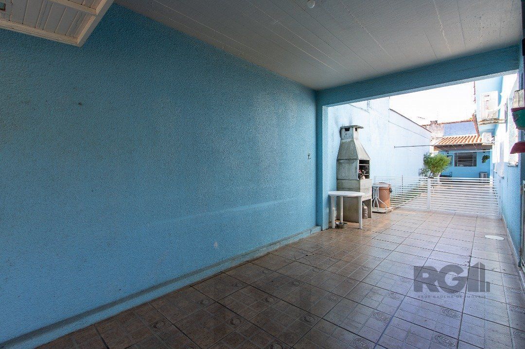 Casa térrea, com 3 dormitórios, 1 suíte, no bairro Ipanema. — foto 29