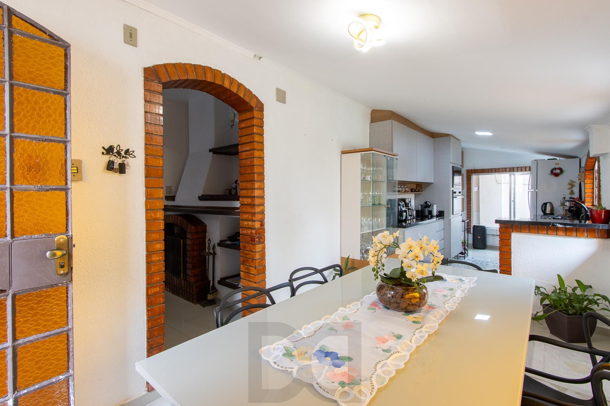 Casa de 4 dormitórios, 2 suítes, piscina, pátio e 2 vagas de garagem. — foto 24