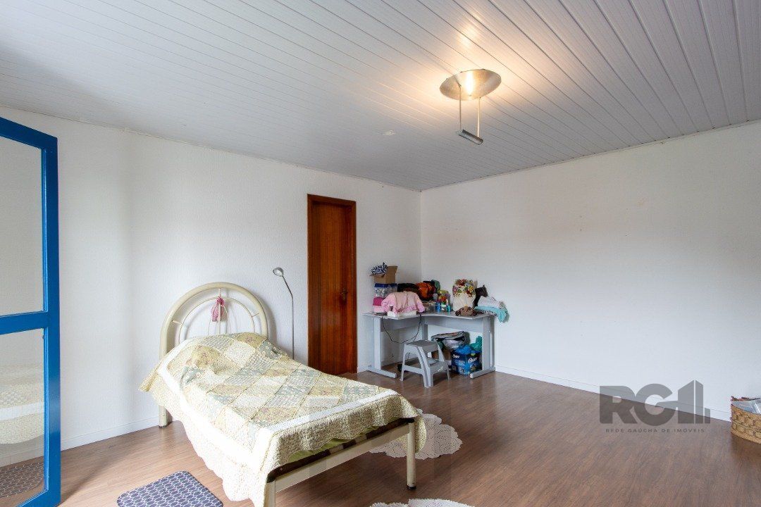 Casa térrea, 3 quartos, edícula, com 2 suites, pátio - Bairro Guarujá — foto 51