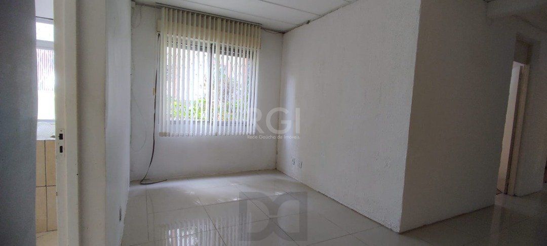 Apartamento com 3 dormitórios, 1 banheiro social e 1 vaga/box — foto 1