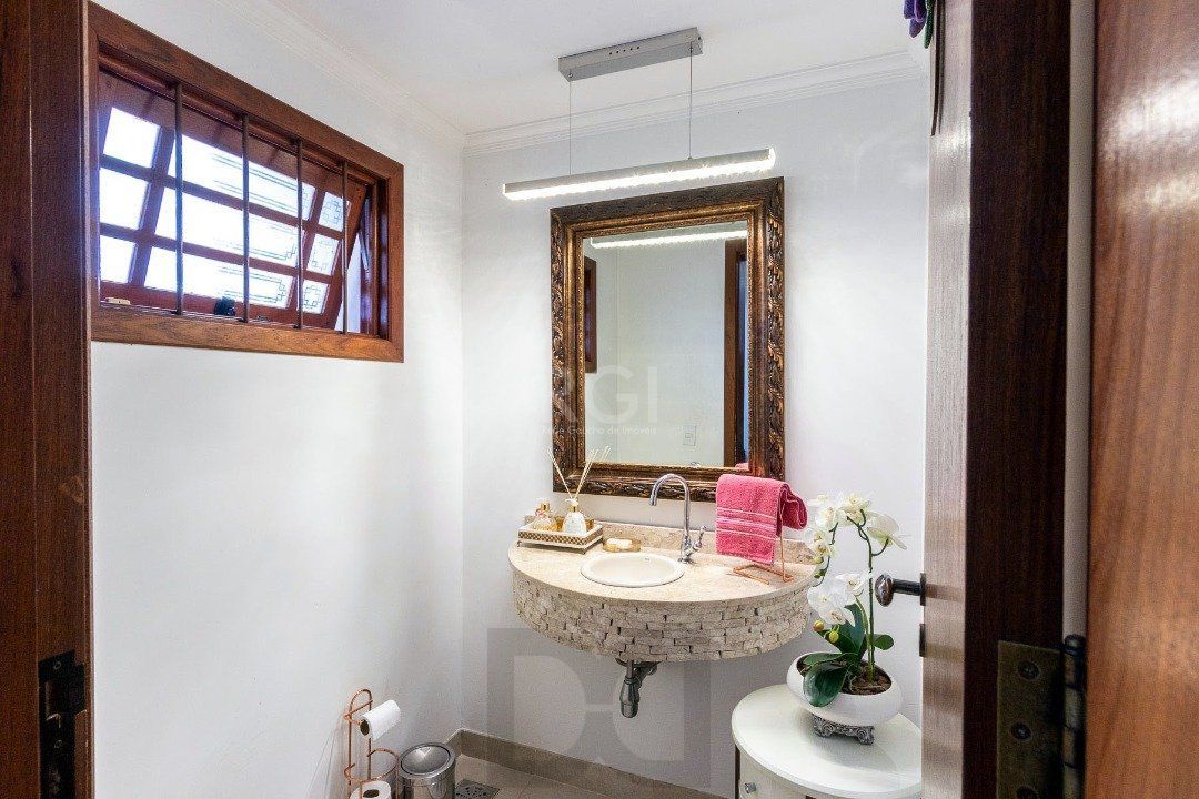 Casa para Venda - 293.76m², 3 dormitórios, sendo 1 suites, 6 vagas - Guarujá — foto 8