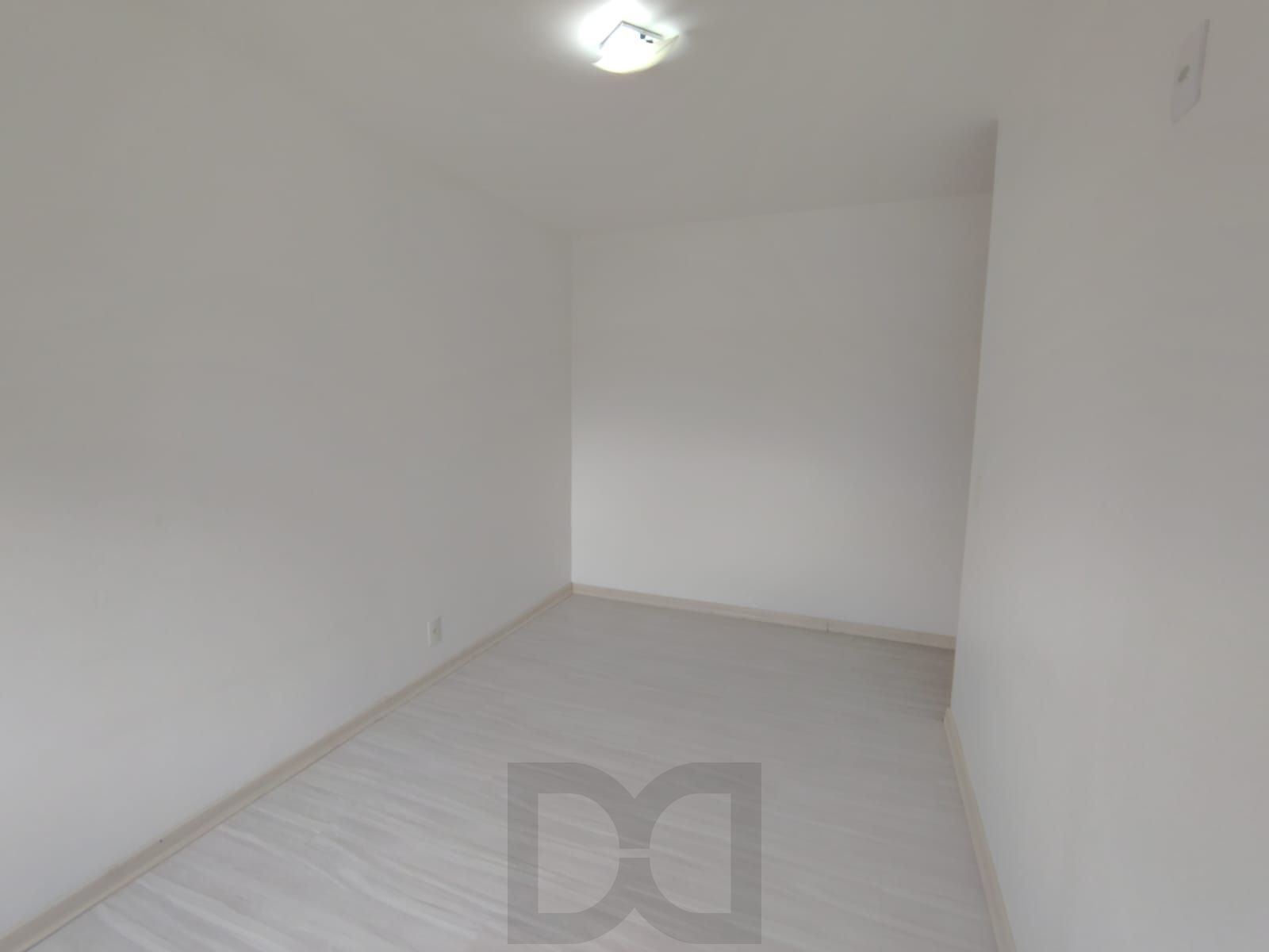 Apartamento de 2 dormitórios, living, cozinha planejada, área de serviço, banheiro social e 1 vaga de garagem escriturada. — foto 12