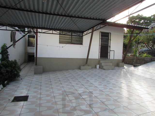 Casa térrea, com 3 dormitórios, 1 suíte, no bairro Nonoai. — foto 8