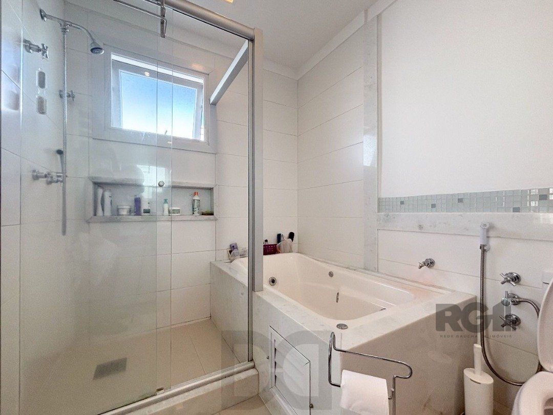 Casa em condomínio com pátio, piscina, 3 suítes e 2 vagas — foto 33