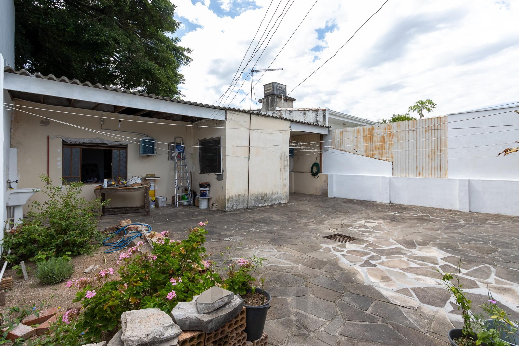 Terreno com 2 casas, 4 quartos, 1 suite - Bairro Cavalhada — foto 30