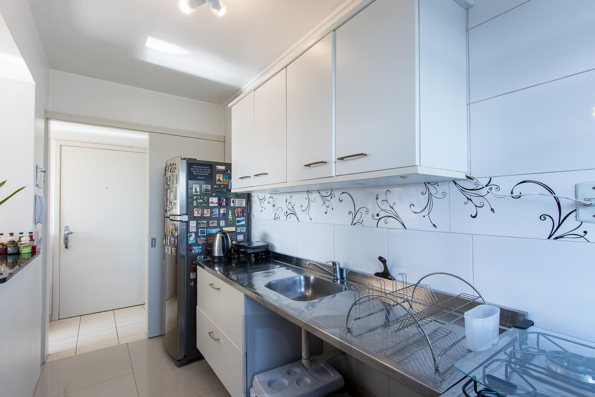 Lindo apartamento locado, mobiliado, andar alto com vista para o Rio, 2 quartos - Bairro Cristal — foto 14