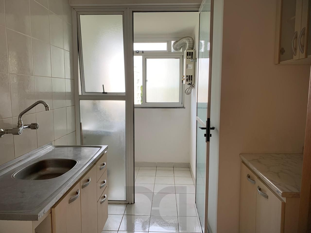 APARTAMENTO COM 2 DORMITORIOS, 1 VAGA COBERTA E ELEVADOR. — foto 2