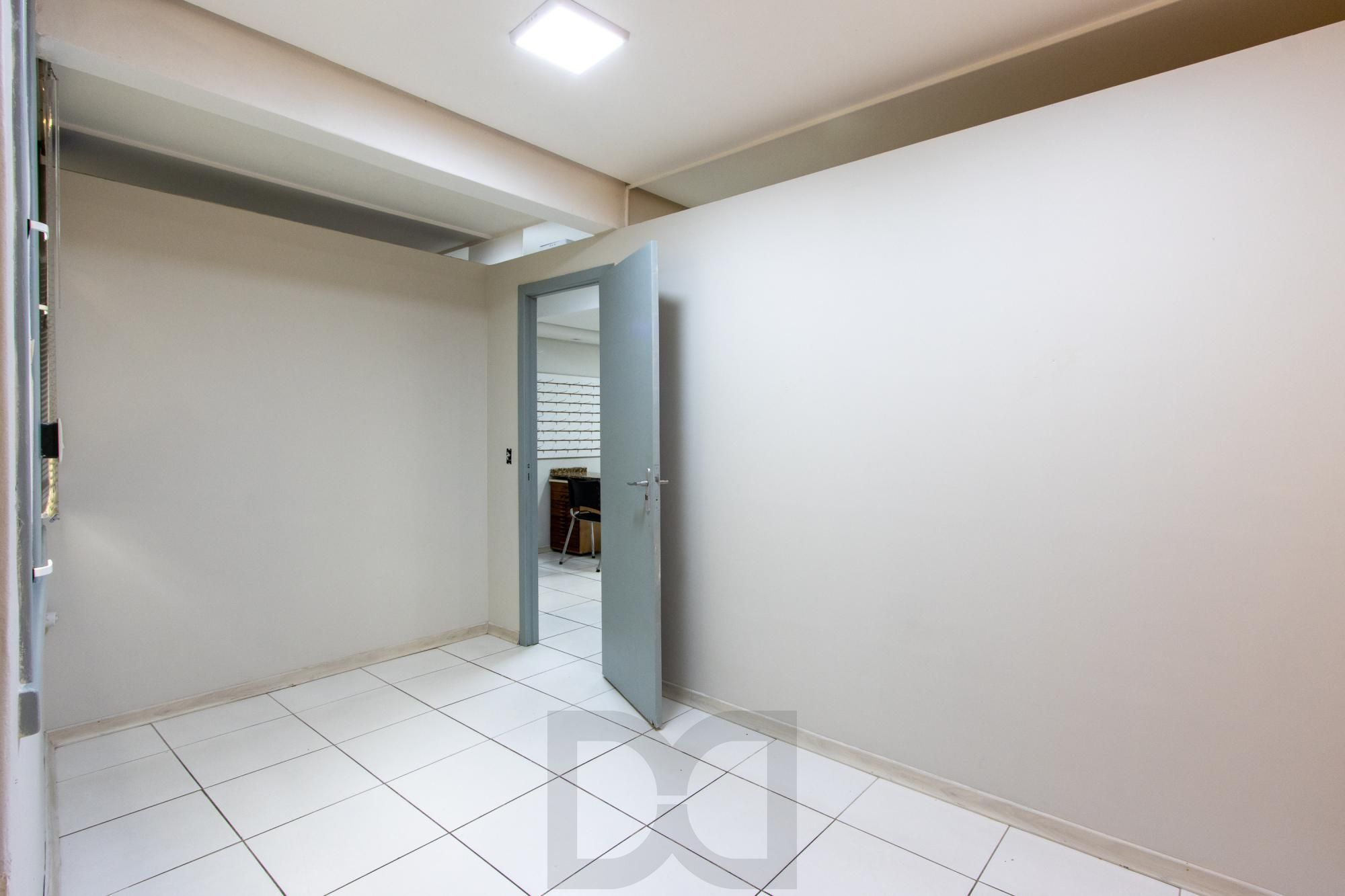 SALA NO CENTRO DE PORTO ALEGRE — foto 15