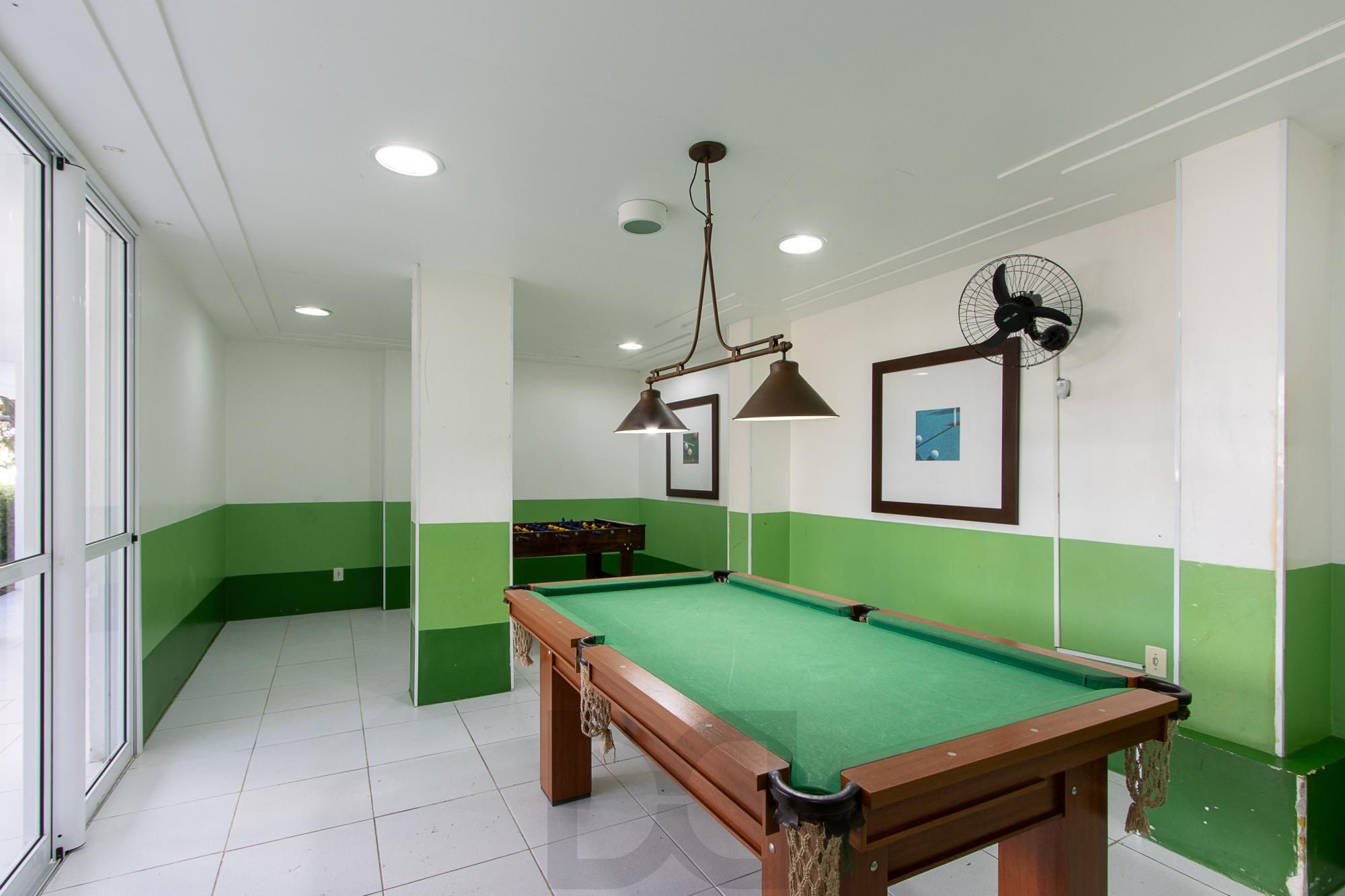 Apartamento, 2 dormitórios e 1 vaga, bairro Jardim Carvalho. — foto 38