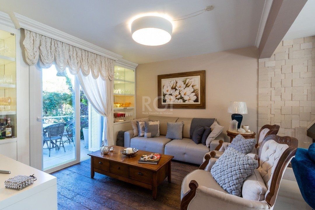 Casa Condominio para Venda - 240m², 4 dormitórios, sendo 1 suites, 2 vagas - Ipanema — foto 2