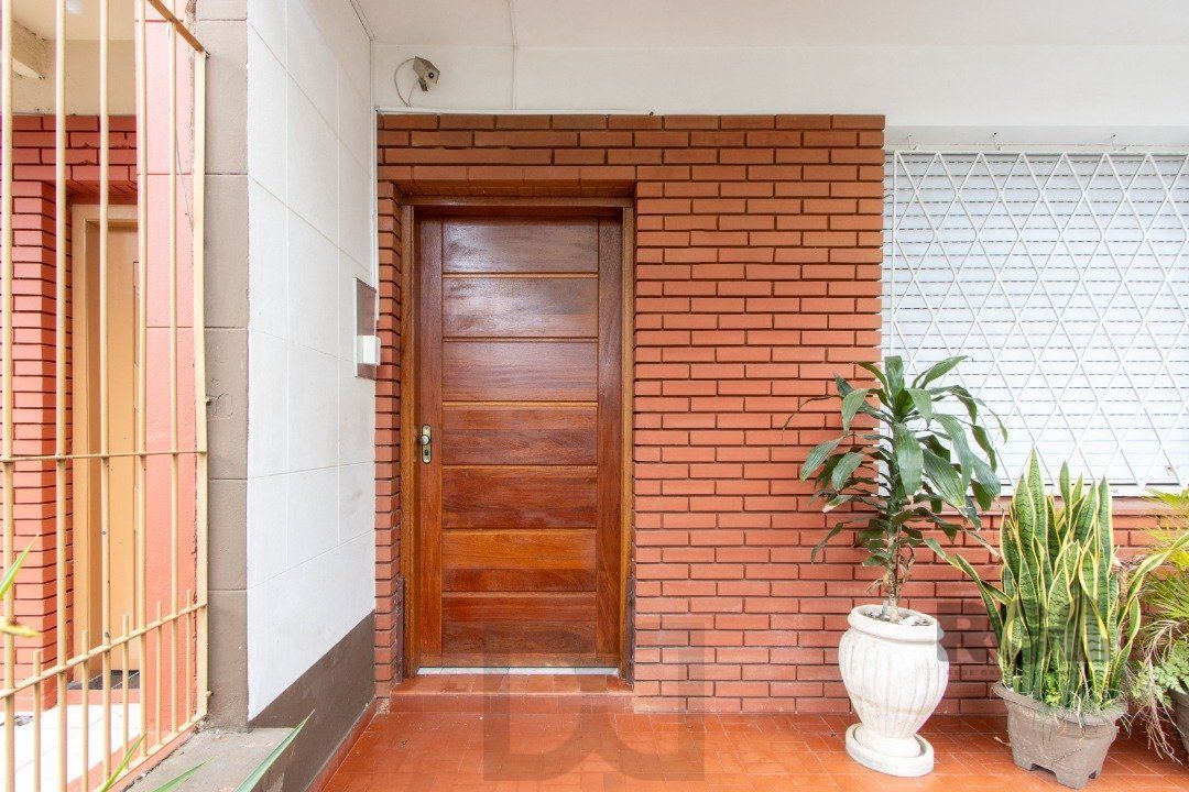 Apartamento térreo, com pátio, 2 quartos - Bairro Menino Deus — foto 4