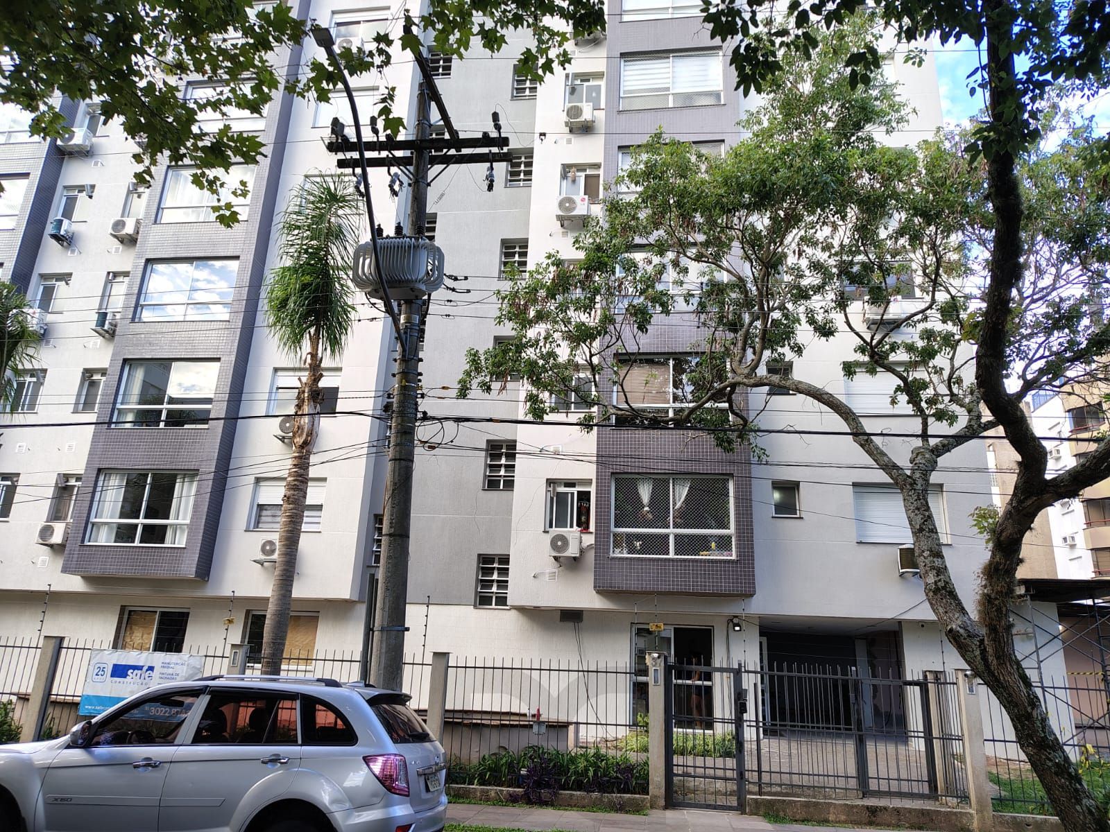 Apartamento de 2 quartos, living para 2 ambientes, cozinha com churrasqueira e 1 vaga de garagem coberta. — foto 16