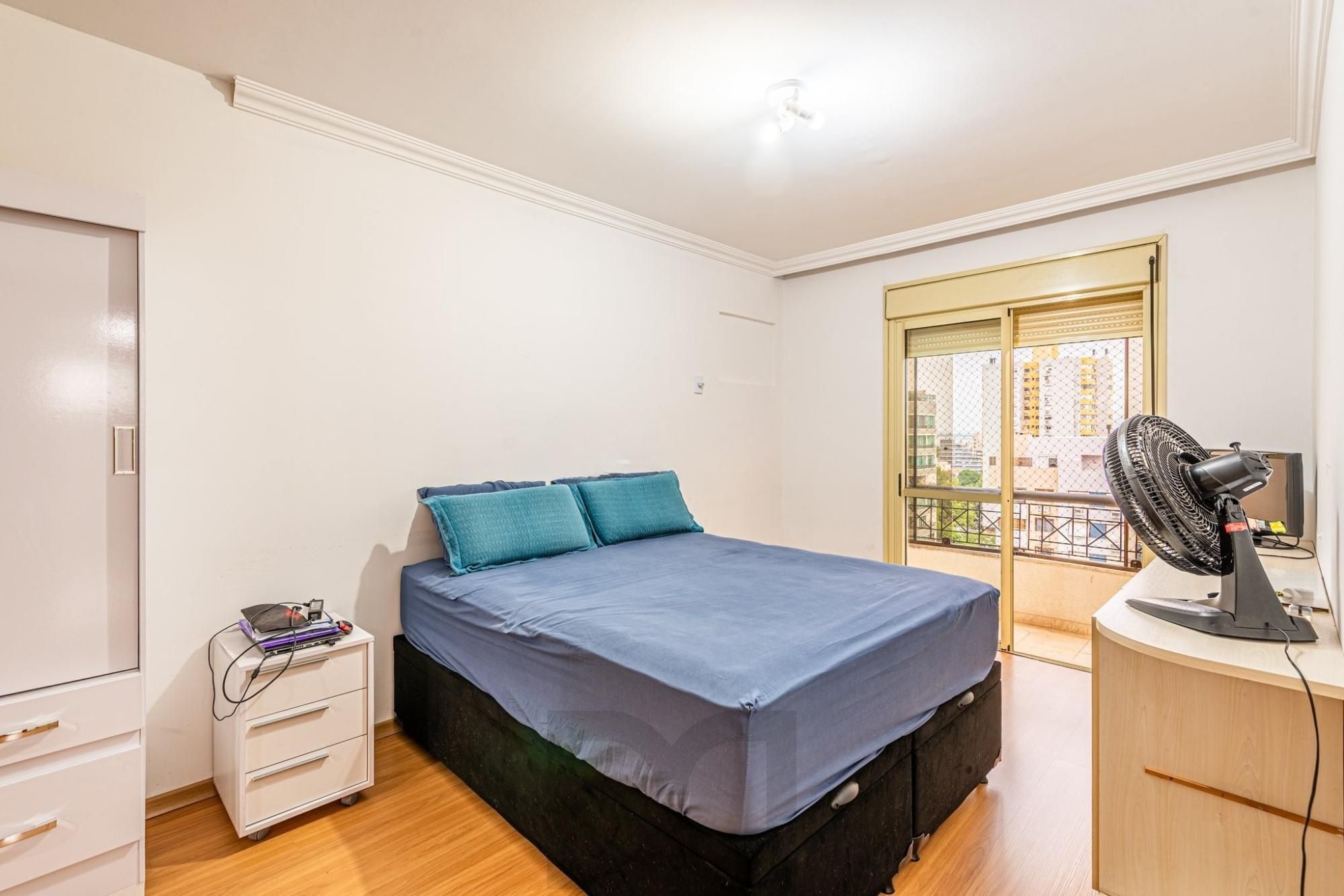 Apartamento com 3 quartos, no bairro Menino Deus — foto 18