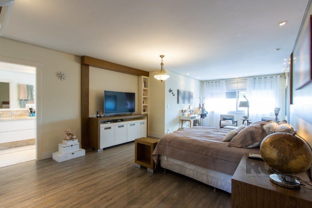 Excelente residência no Condomínio Terra Ville com aproximadamente 474,74m² privativos. — foto 57