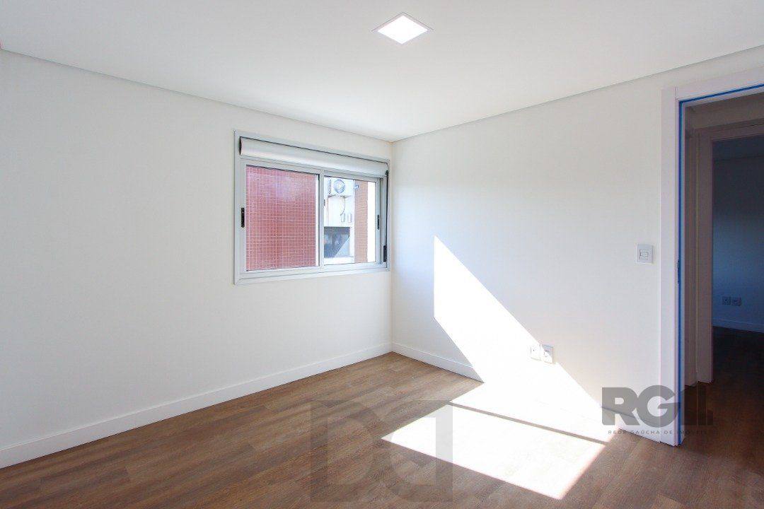 Apartamento em Porto Alegre no Bairro Petrópolis, de 2 quartos, semi mobiliado. — foto 24