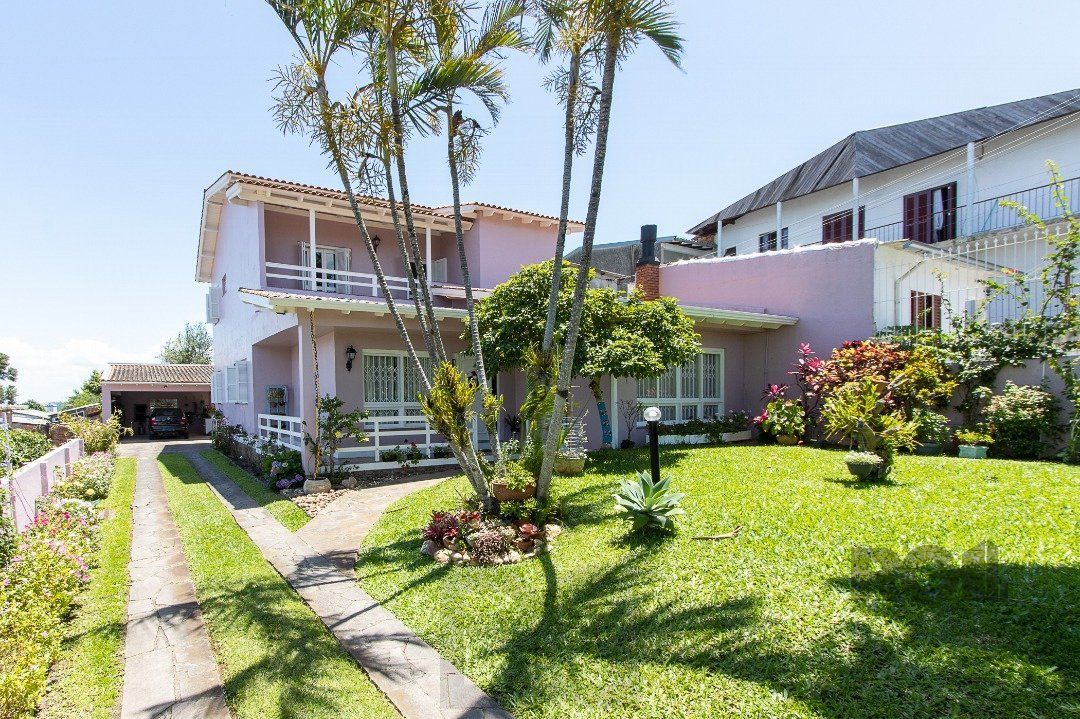 Casa com 4 quartos, suíte, churrasqueira, lareira, garagem coberta e lindo jardim. — foto 1