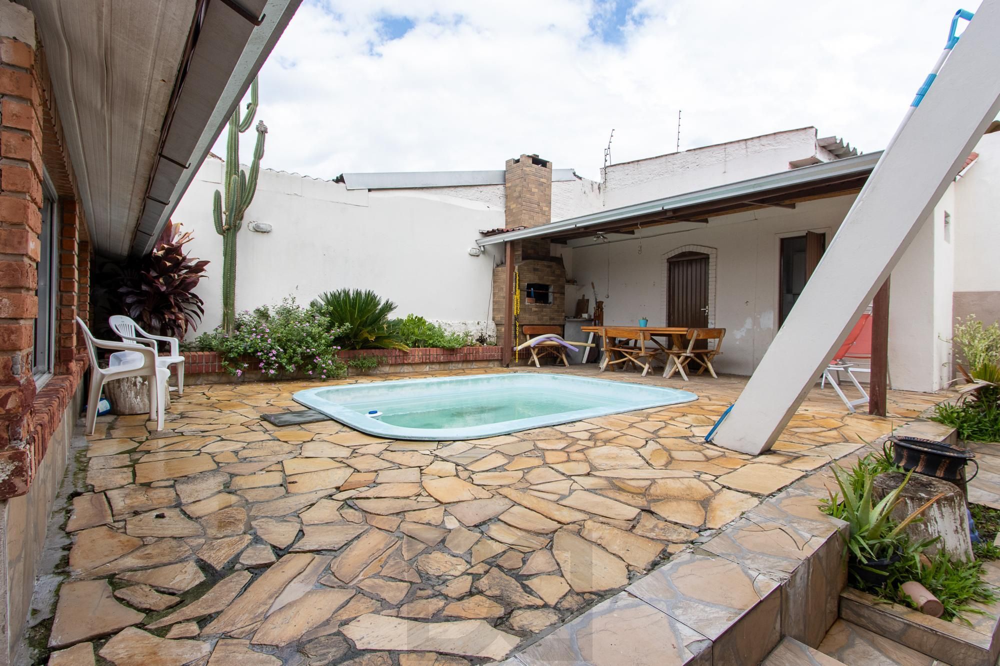 Casa de 4 dormitórios, 2 suítes, piscina, pátio e 2 vagas de garagem. — foto 43
