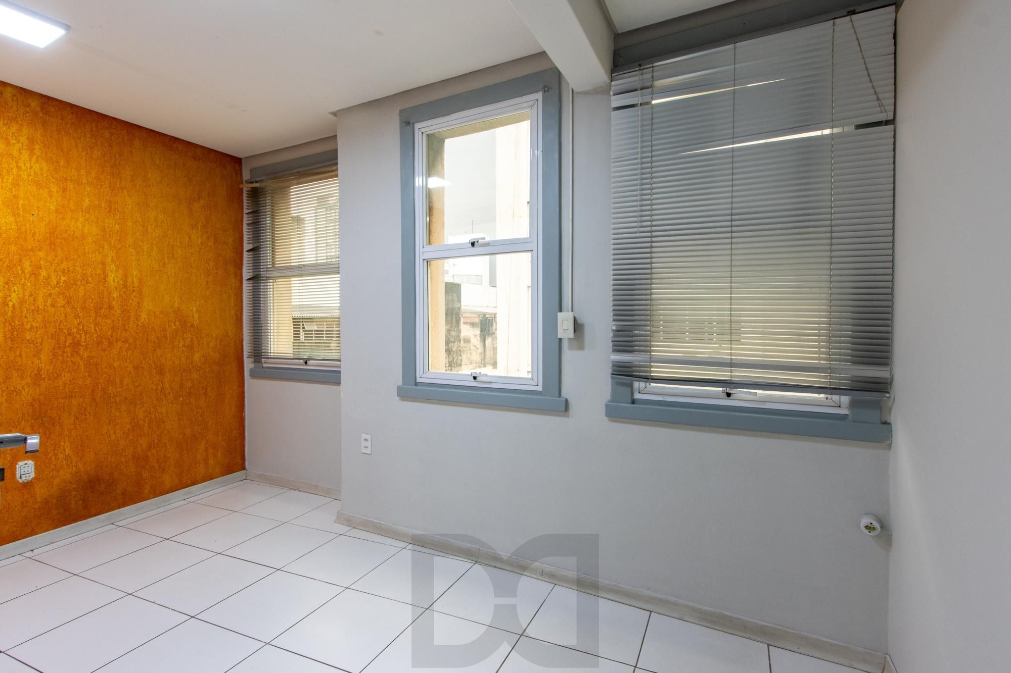 SALA NO CENTRO DE PORTO ALEGRE — foto 13