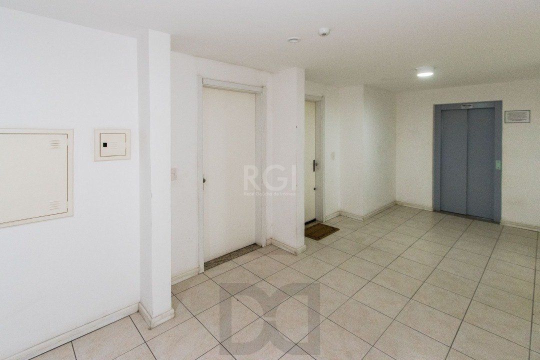 Apartamento | Bairro Cristal | 2 dormitórios | Suíte |  Semi mobiliado |  1 vaga escriturada — foto 7