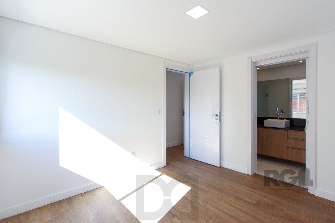 Apartamento em Porto Alegre no Bairro Petrópolis, de 2 quartos, semi mobiliado. — foto 25