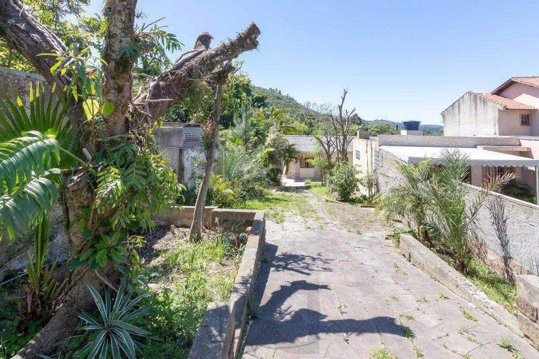 Casa para Venda - 370m², 4 dormitórios, sendo 1 suites, 6 vagas - Lomba do Pinheiro — foto 19