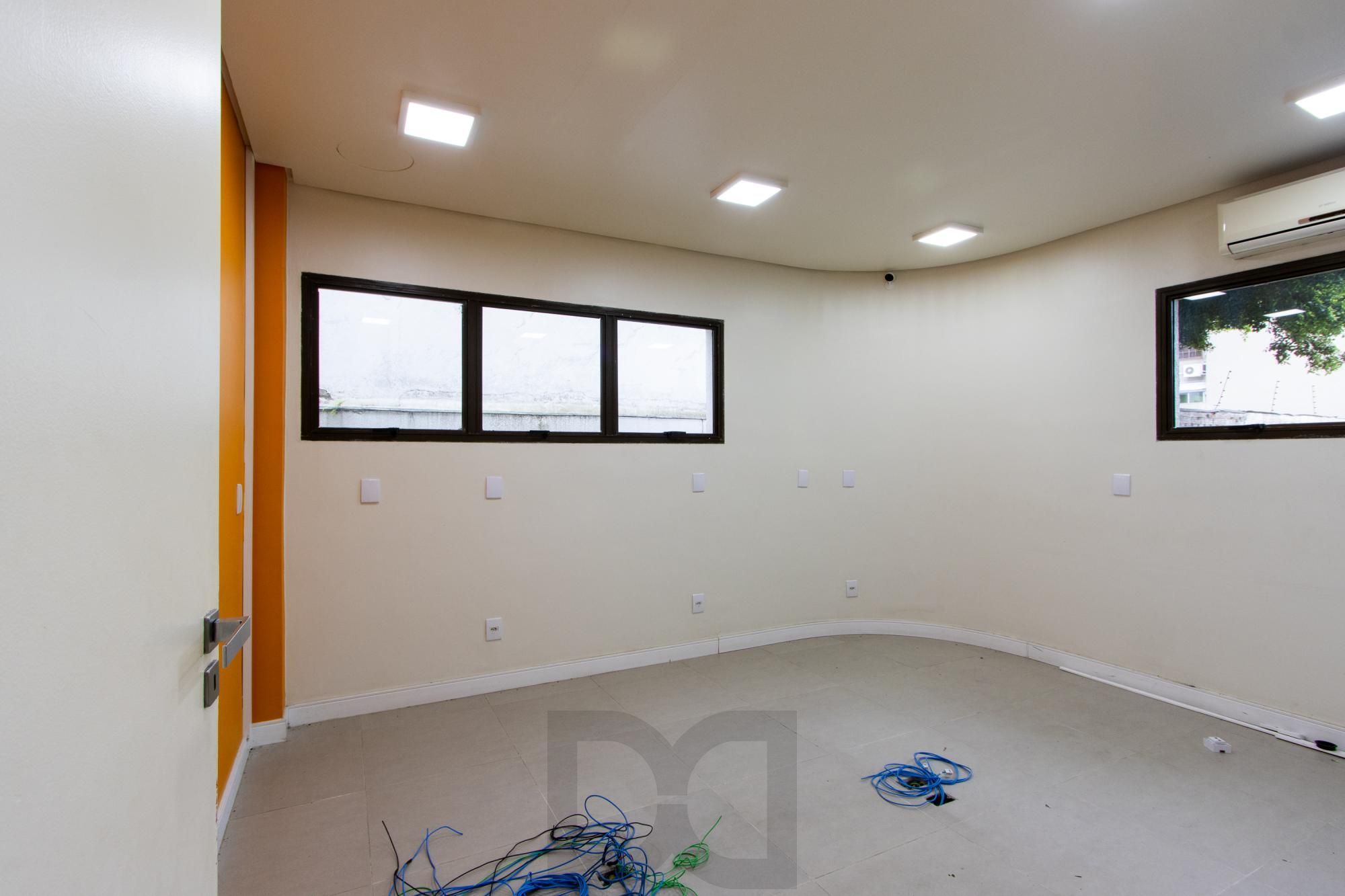 Casa Comercial 2 pisos - Excelente localização e Grande Visibilidade no Bairro Menino Deus - Ideal p/ Clínicas, escolas ou escritórios. — foto 18