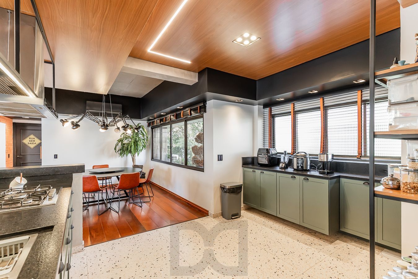 Apartamento 3 dormitórios, 3 vagas e 259 m² no bairro Auxiliadora. — foto 30