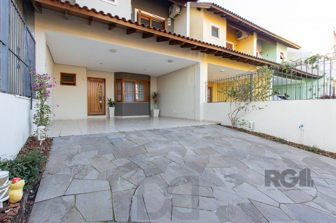 Casa para Venda - 300m², 5 dormitórios, sendo 1 suites, 4 vagas - Portal do Guarujá — foto 3
