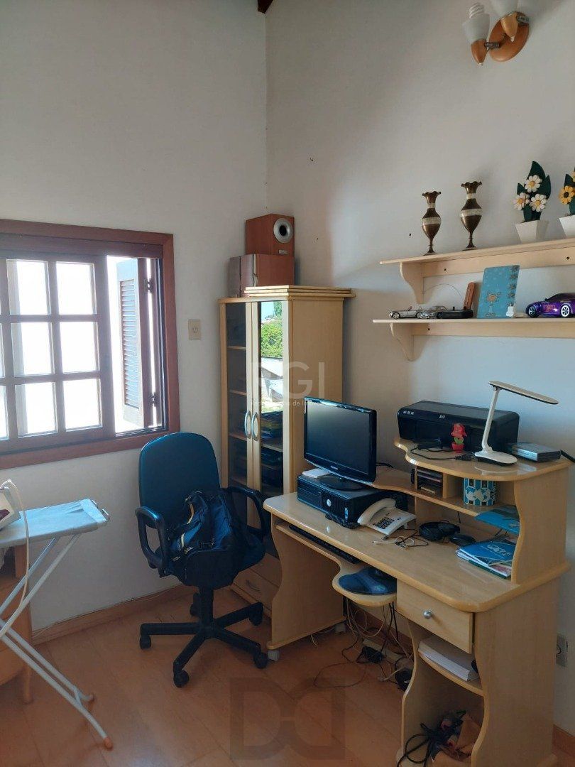 Casa para Venda - 156m², 3 dormitórios, sendo 1 suites, 2 vagas - Guarujá — foto 8