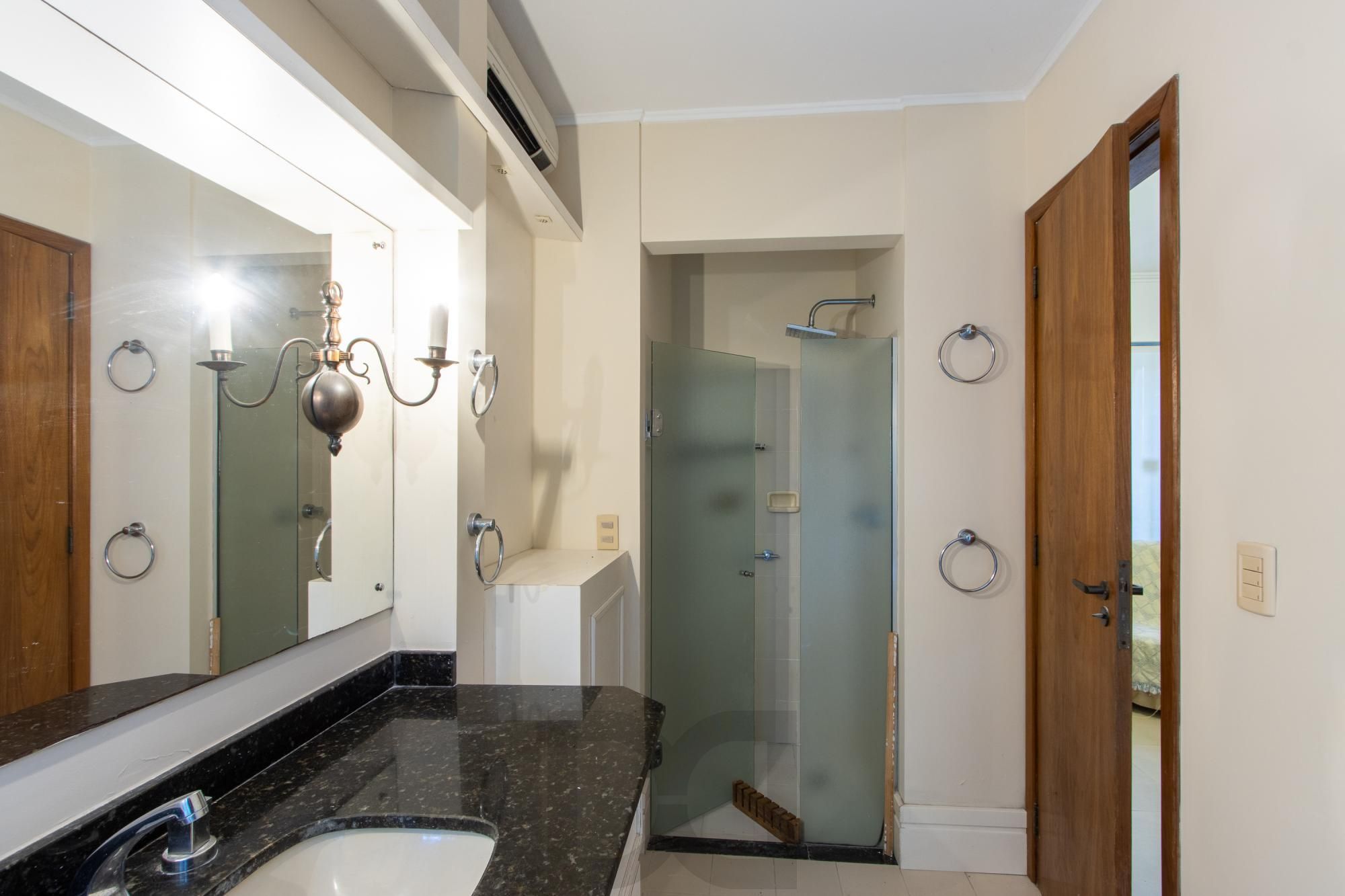 Excelente Casa em Condominio Fechado com 440,60m Dormitórios, sendo 2 Suítess — foto 13