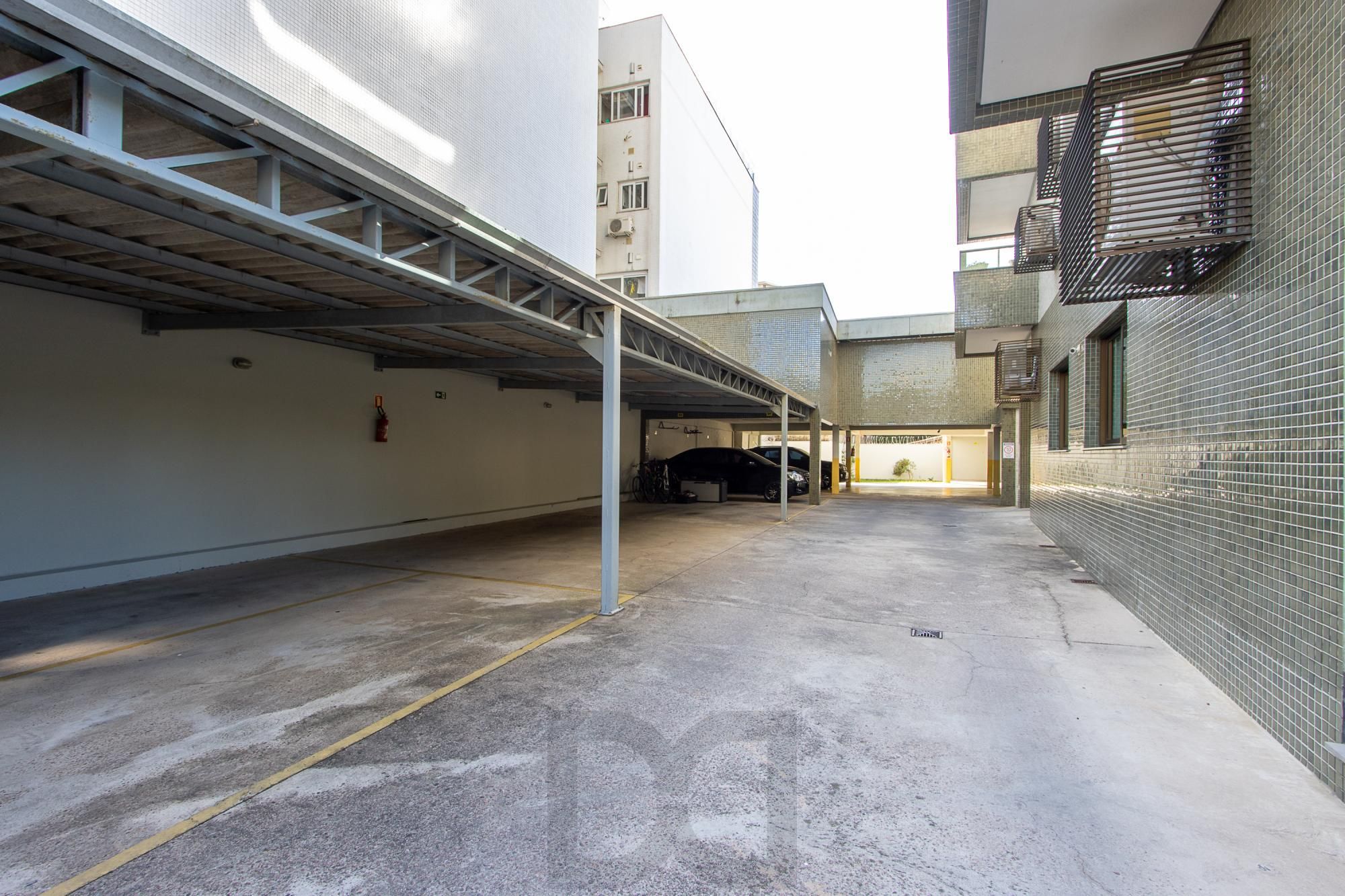 Excelente apartamento de 3 dormitórios, 1 suíte e 2 vagas no bairro Tristeza. — foto 54