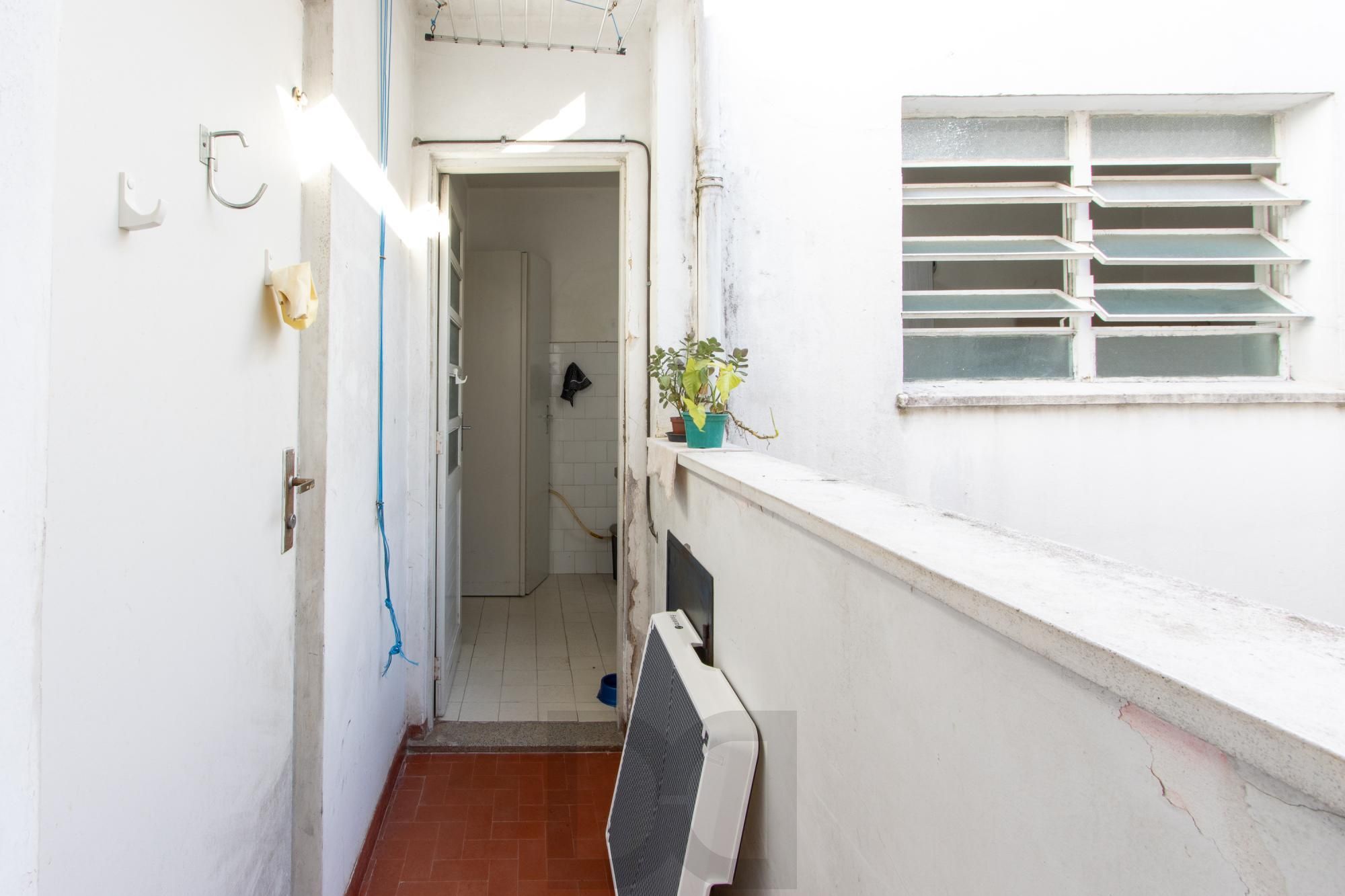 Apartamento de 3 dormitórios com uma vaga de garagem à venda no bairro Menino Deus – Porto Alegre — foto 23