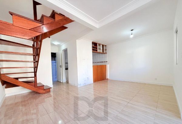 Casa reformada em condomínio fechado com 3 dormitórios, suíte, churrasqueira e 2 vagas no Parque Santa Fé! — foto 1