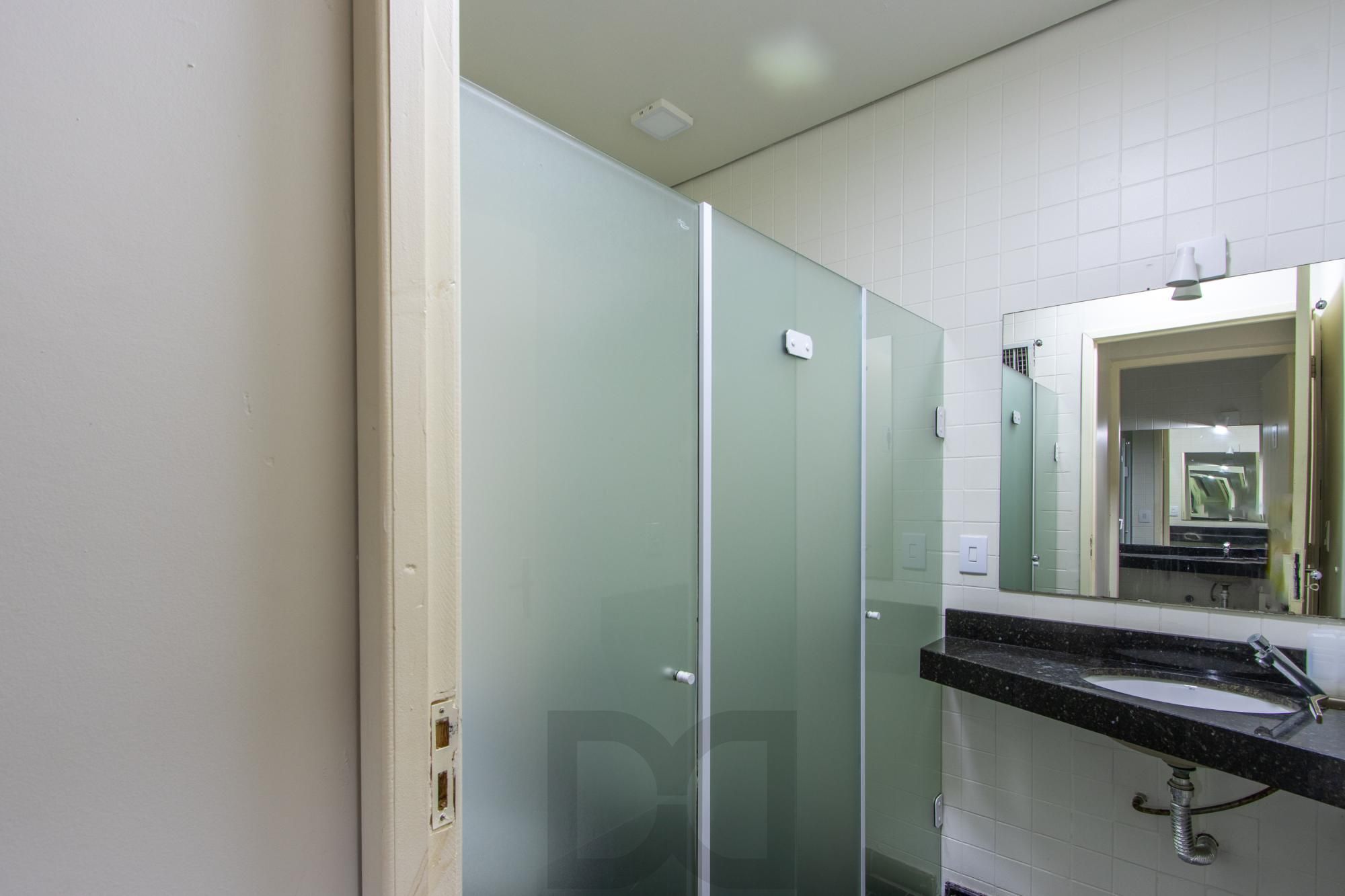 Casa Comercial 2 pisos - Excelente localização e Grande Visibilidade no Bairro Menino Deus - Ideal p/ Clínicas, escolas ou escritórios. — foto 17