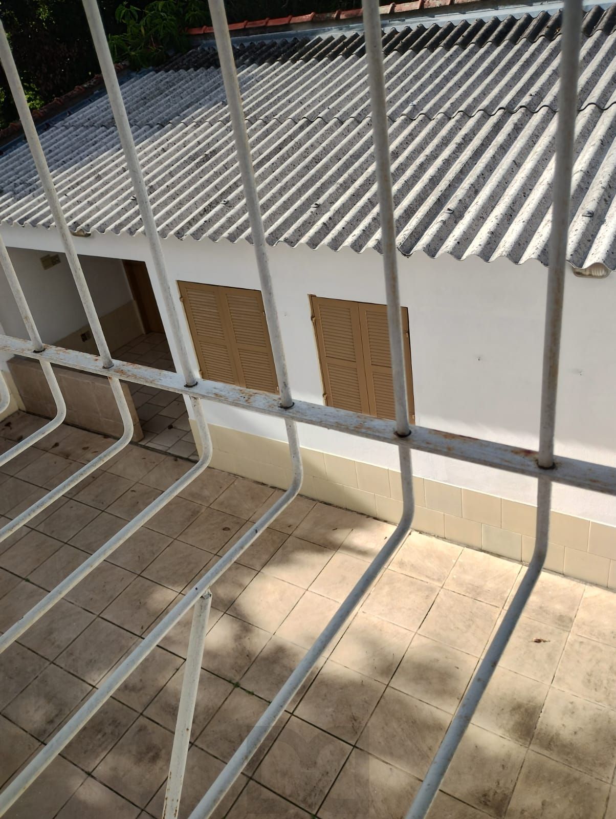 Excelente Casa com 03 suítes + Apto nos fundos com 01 Dor. Garagem 3 carros — foto 3