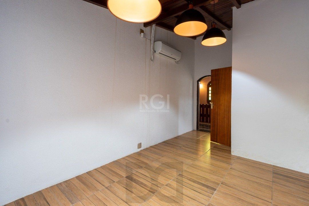 Casa para Venda - 232.5m², 3 dormitórios, sendo 1 suites, 4 vagas - Nonoai — foto 8