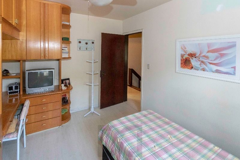 Casa para Venda - 420m², 5 dormitórios, sendo 2 suites, 6 vagas - Nonoai — foto 17