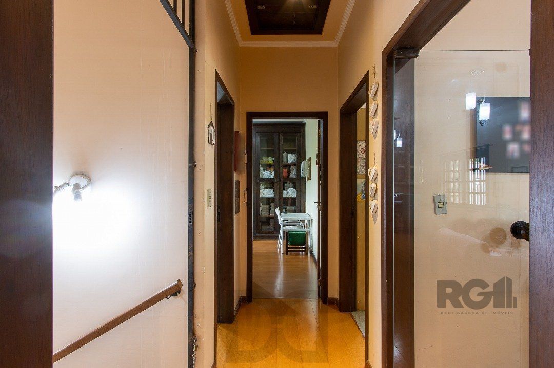 Casa para Venda - 300m², 3 dormitórios, sendo 1 suites, 4 vagas - Nonoai — foto 42