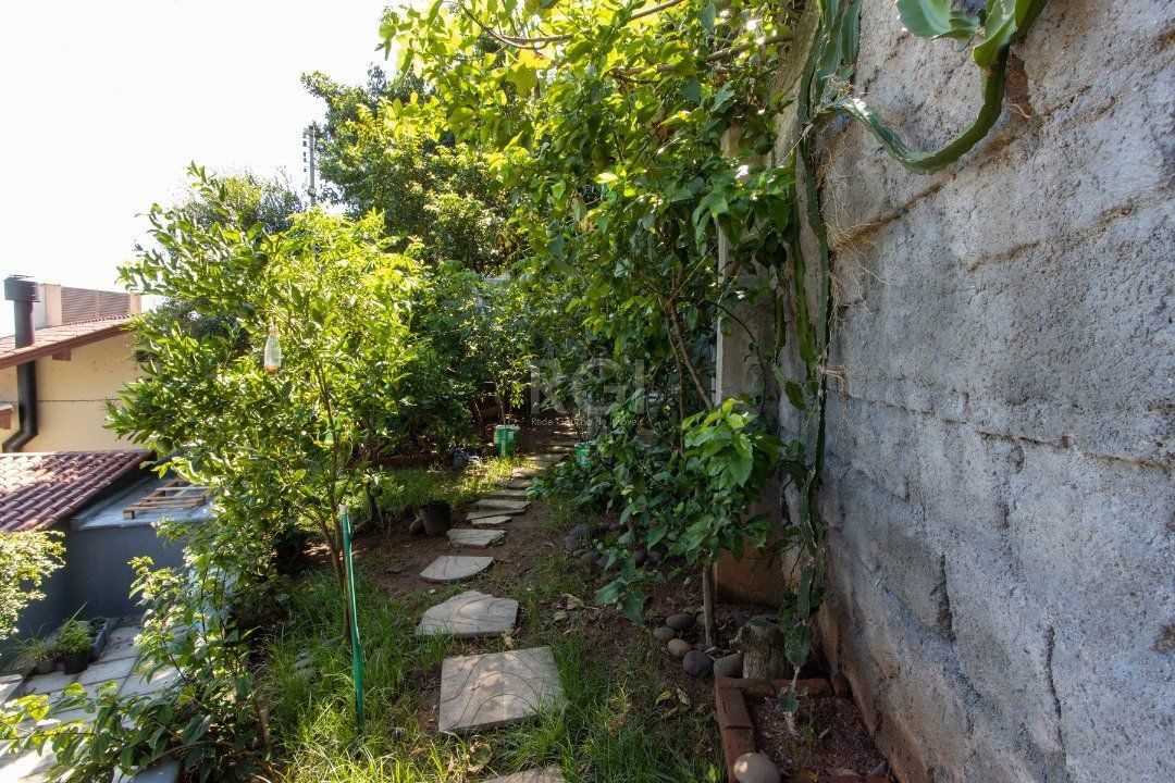 Sobrado à venda no Bairro Medianeira, reformado, 3 quartos, lareira, churrasqueira, 3 vagas — foto 24