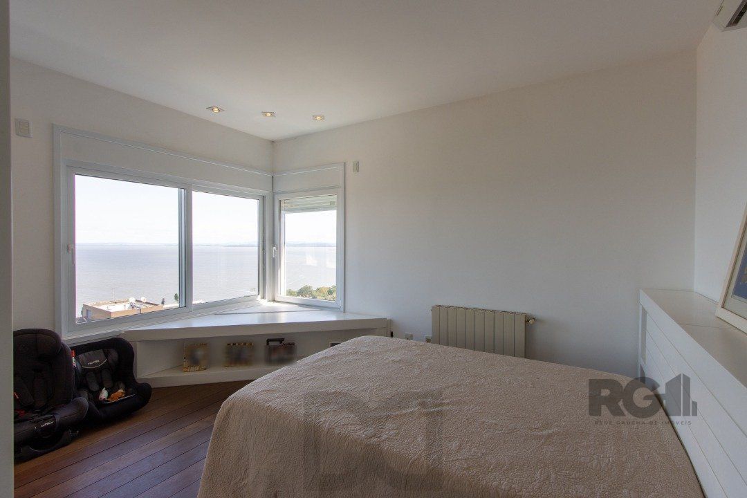 Casa deslumbrante vista do Guaiba, 3 dormitórios, sendo 1 suite master com closet e banheira de hidro com vista para o rio — foto 63