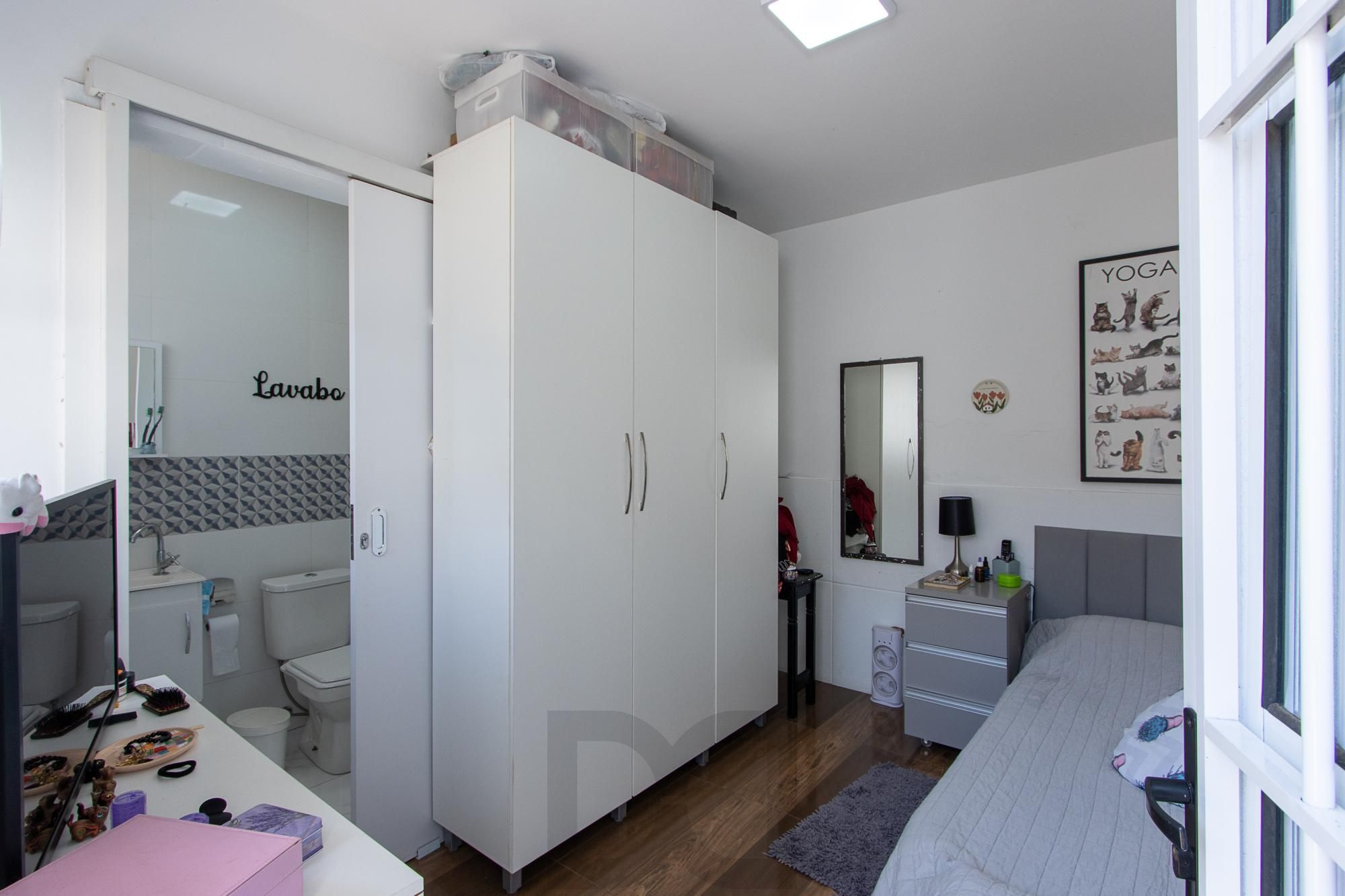 Linda casa totalmente reformada, 3 quartos (1 suite), 2 vagas cobertas - Bairro Nonoai — foto 40